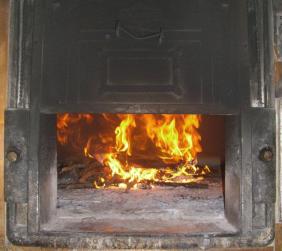 Le fascine nel forno a legna